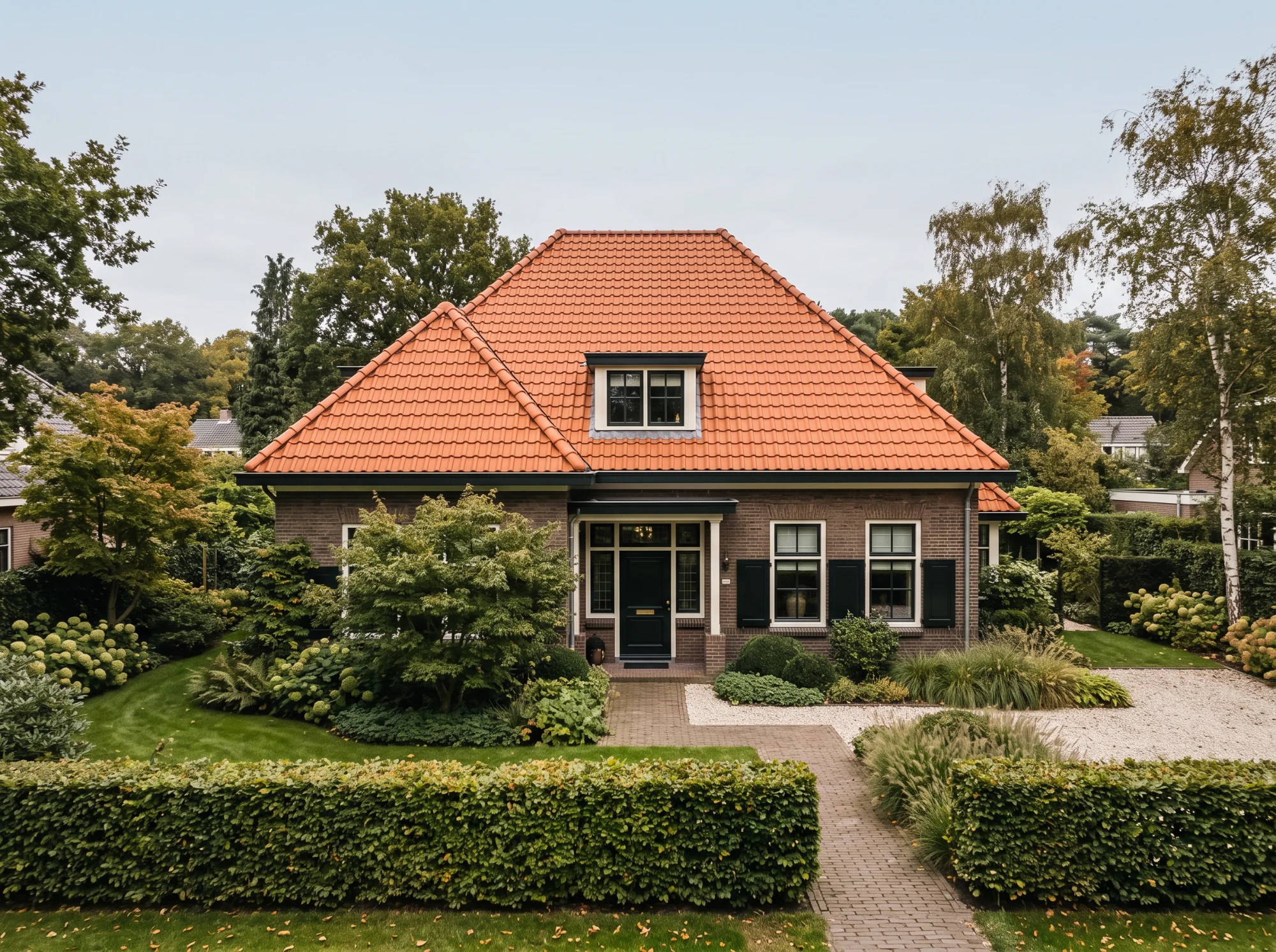 Nieuw pannendak gelegd op villa in Wassenaar